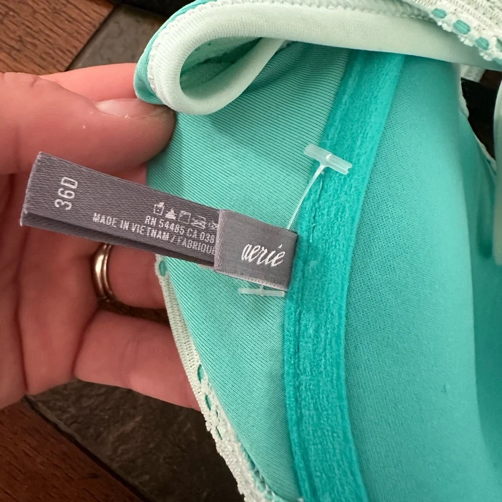 EUC Sz 36D Aerie Top